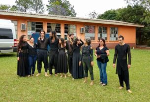 Apresentação de Danças na Escola Manoel Viana