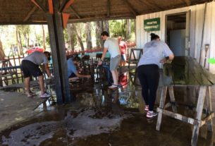 Mutirão de limpeza e embelezamento na Praia e Camping Rainha do Sol