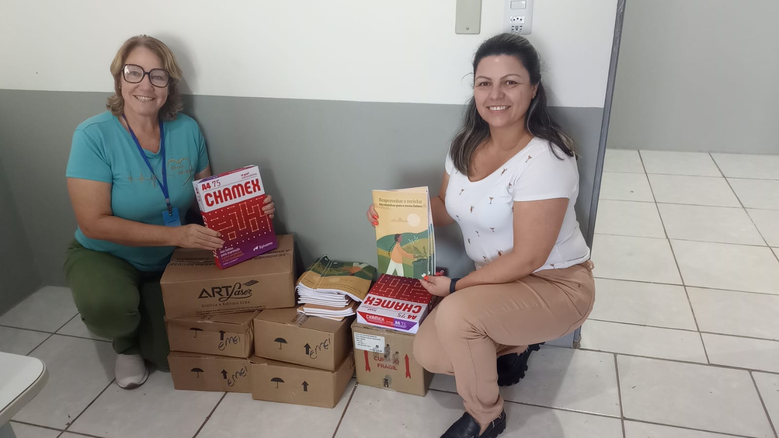 CMPC realiza doação de cadernos e folhas aos alunos de Manoel Viana
