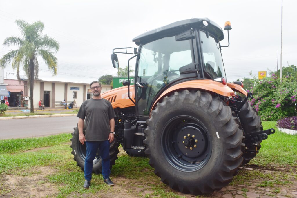 Comunidade do Lajeado recebe implementos agrícolas