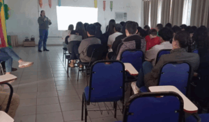 Palestra sobre uso de álcool, tabagismo e drogas