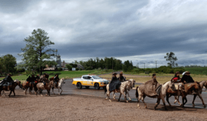 Cavalgada marca encerramento da semana de aniversário de Manoel Viana